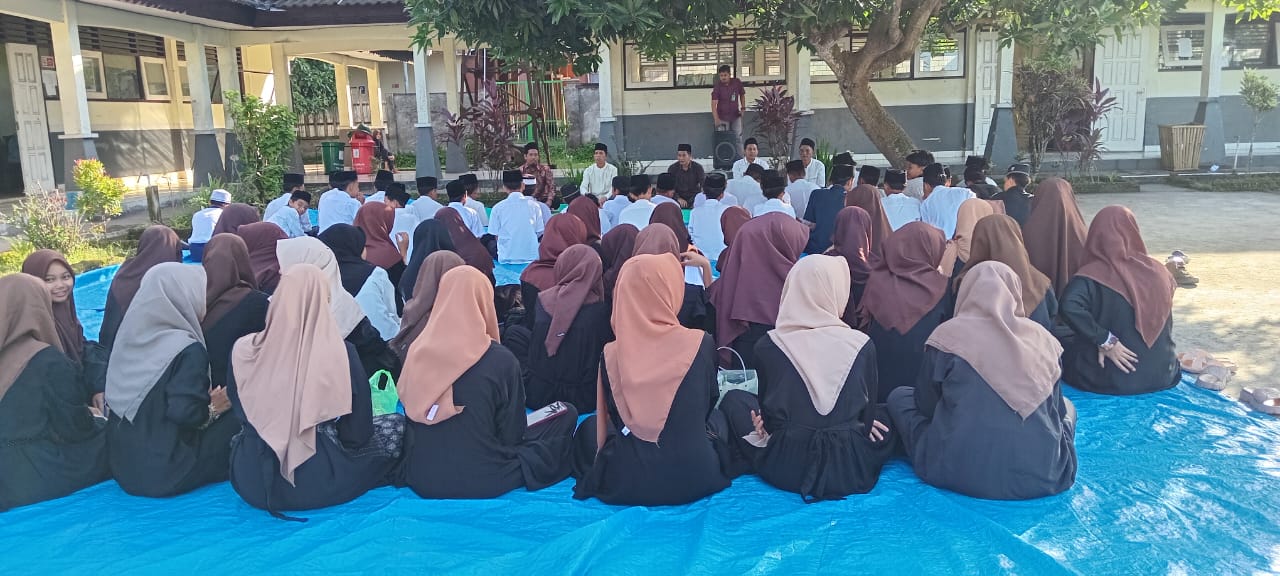khusuk mendengarkan