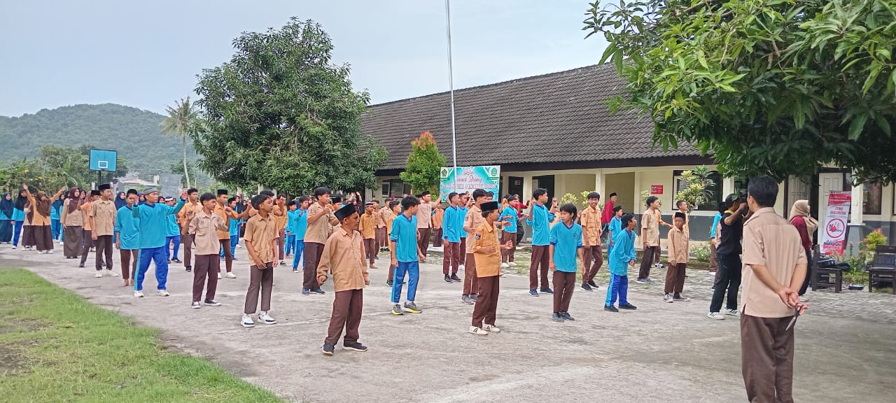 Senam Anak Indonesia hebat (SAIH) di MTs N 4 Lombok Barat