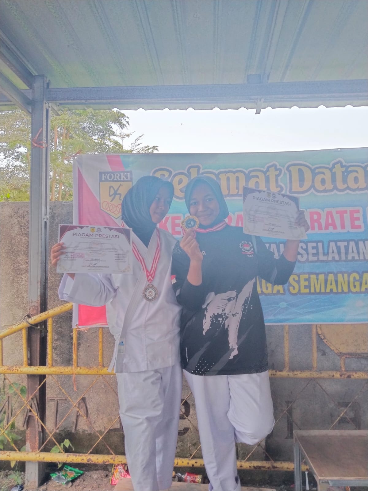 TEAM KARATE MTSN 4 LOMBOK BARAT KEMBALI MEMBOYONG  MENDALI PADA  KEJUARAAN KARATE TERBUKA (KKT)